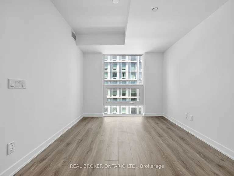 100 Queen St E #1912 — Photo 12