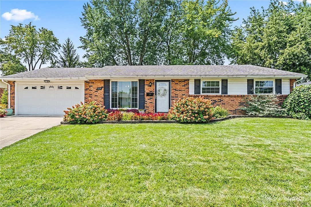 1029 Hazel Ave photo 1