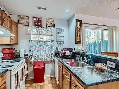 3602 Huyton Ct — Photo 5
