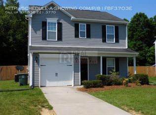 1017 Meadow Oak Dr, Greensboro, NC 27406