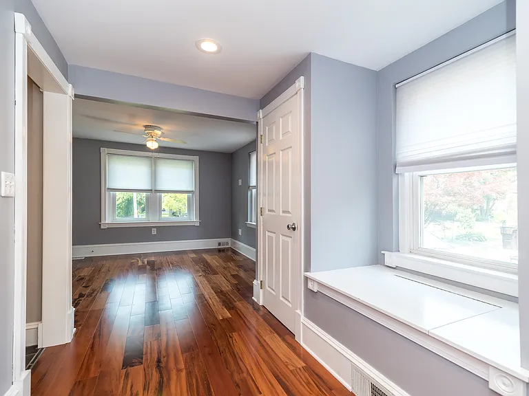 2477 Walnut St — Photo 32