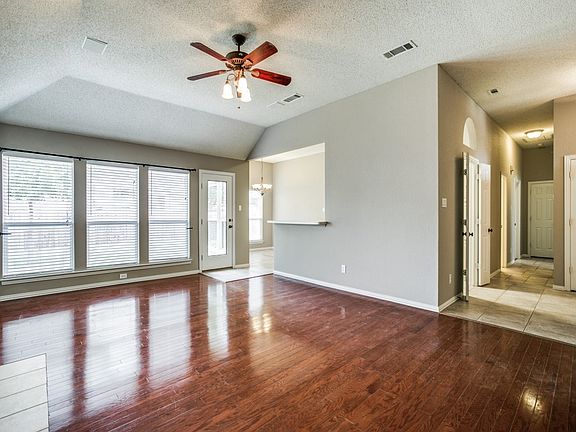 4th image of 1525 Brittany Ln