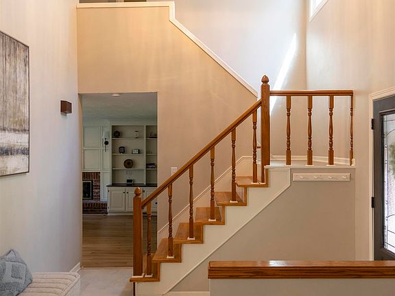 4th image of 3009 N Ridgecrest Dr