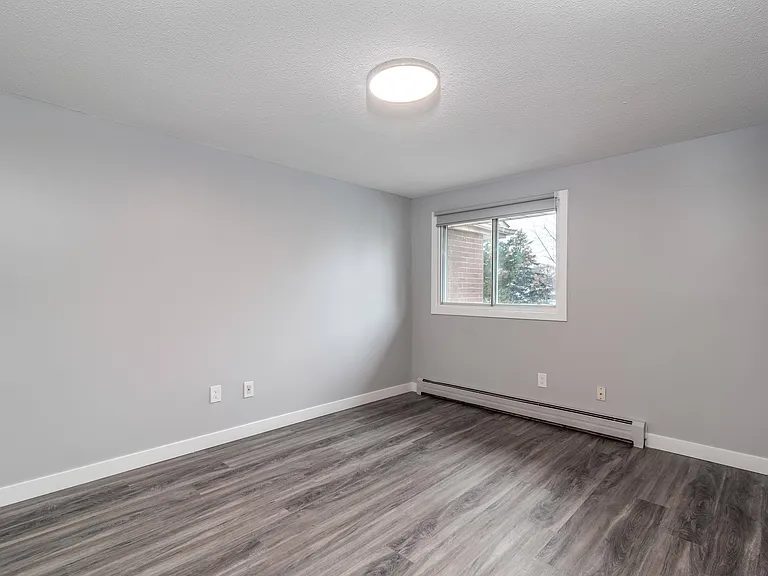 610 Surrey Ln — Photo 19