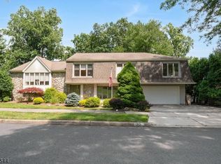 32 Clinton Ln, Wayne, NJ 07470
