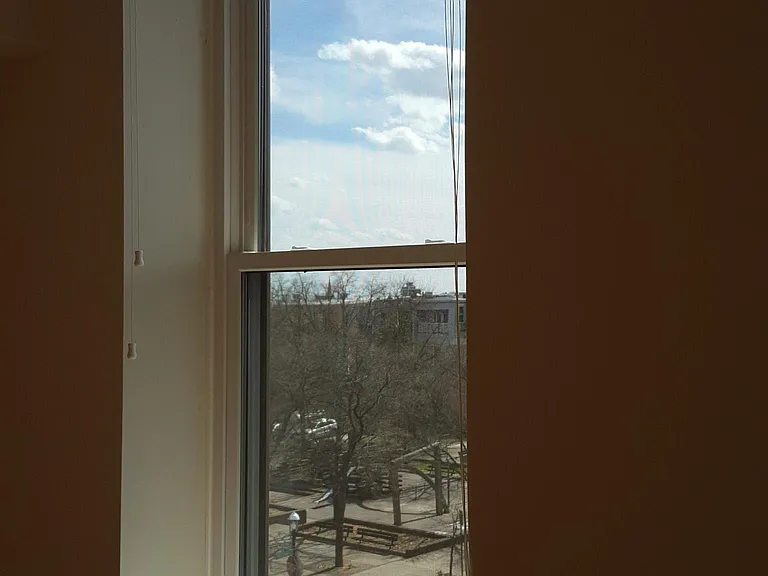all new energy efficient easy-to-clean tilt in windows with heat reflective glass