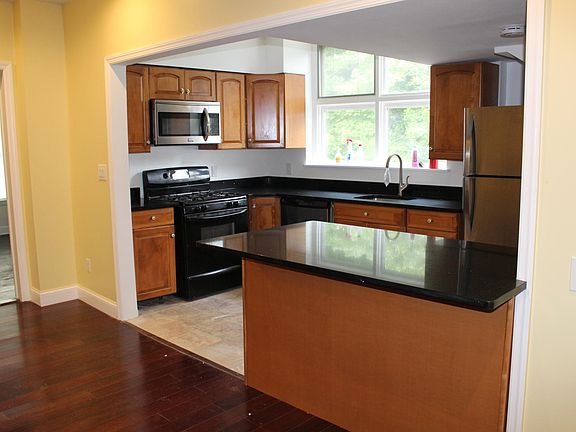 New granite counter top. New SS refrigerator, New dishwashe