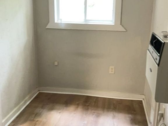 4th image of 1222 Columbia St APT 4