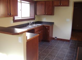 1724 Pierre St, Manhattan, KS 66502