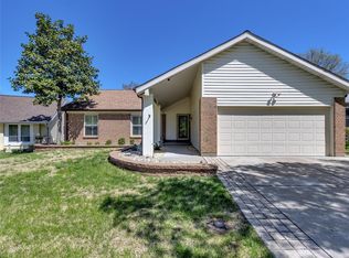 12287 Springtree Ct, Maryland Heights, MO 63043