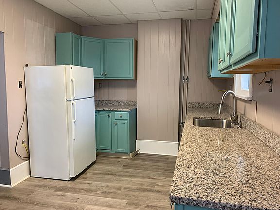 3rd image of 109 1st Ave