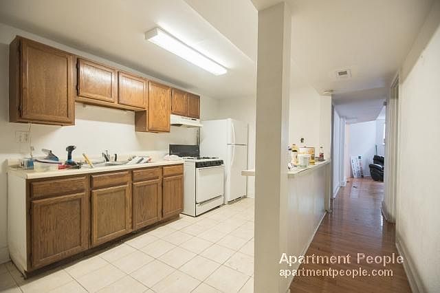 2nd image of 2242 N Halsted St APT Gdn