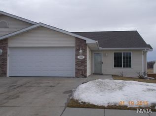 1528 Autumn Olive Ln, South Sioux City, NE 68776