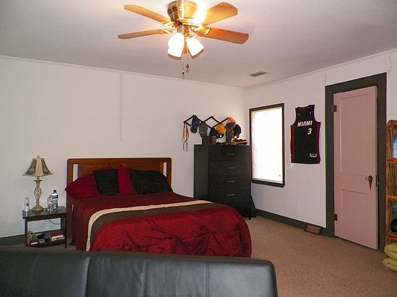5th image of 401 E Henderson St
