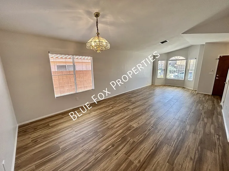 710 W Calle Alta Loma — Photo 8