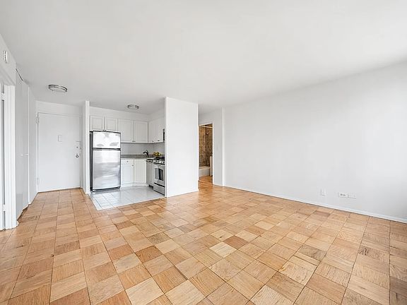 4th image of 333 E 45th St APT 28D
