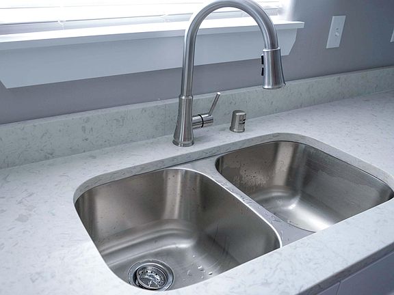5th image of 404 S Trillium Way