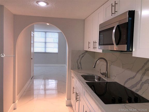 3rd image of 825 Brickell Bay Dr APT 1049