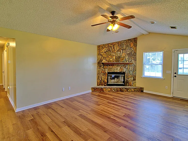 205 Tempest Ln — Photo 7