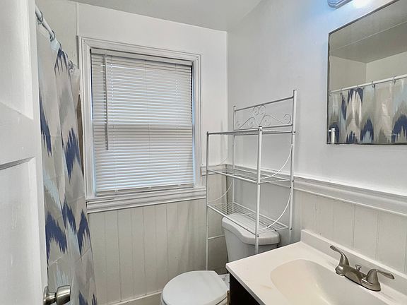 3rd image of 10434 Merlin St