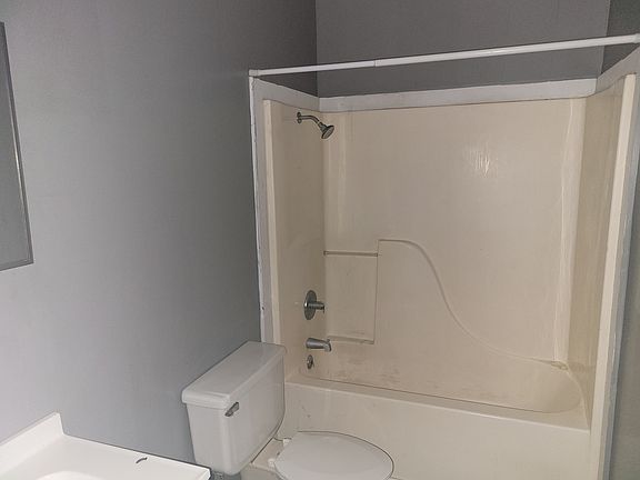4th image of 1028 Phillip St