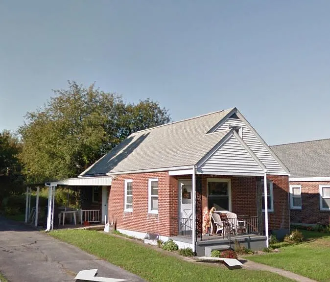 112 Newkirk Ave — Photo 1