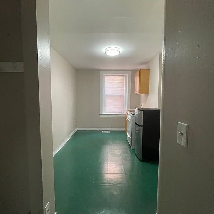 2nd image of 185 Green St #4