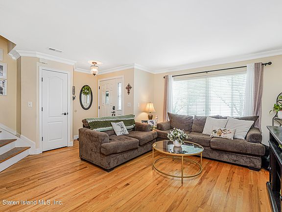3rd image of 86 Ambassador Ln