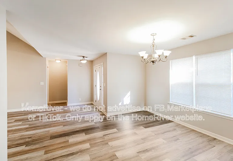 35 Chapman Way — Photo 3