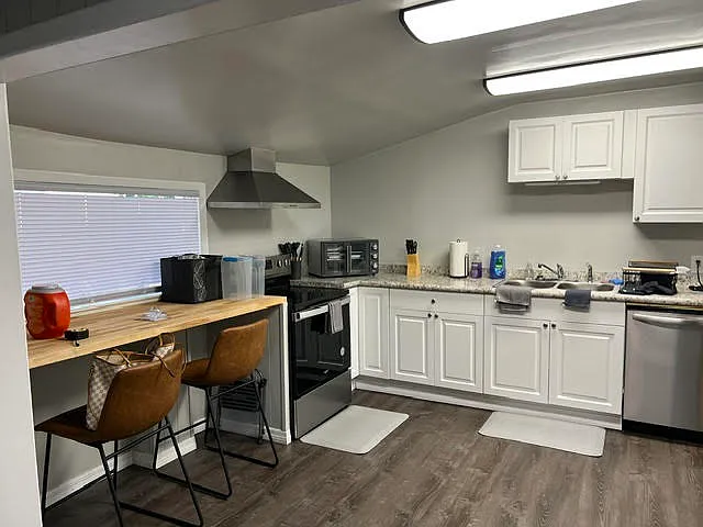 325 S 2nd St #204 — Photo 3