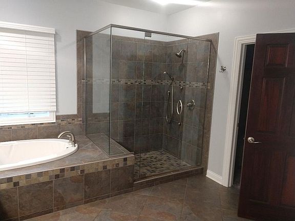 4th image of 2522 Camelot Dr
