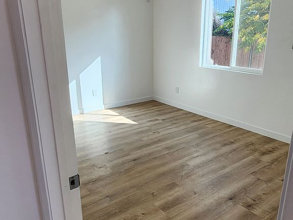 4th image of 808 Woodlawn St Unit B