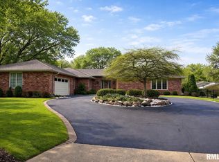 108 E Coventry Ln, Peoria, IL 61614