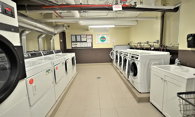 Rented by Manhattan Realty Group | media 7