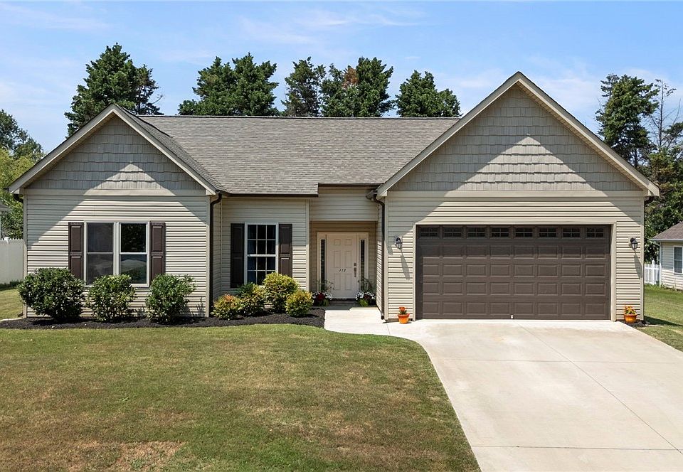 1st image of 113 Ashwood Ln