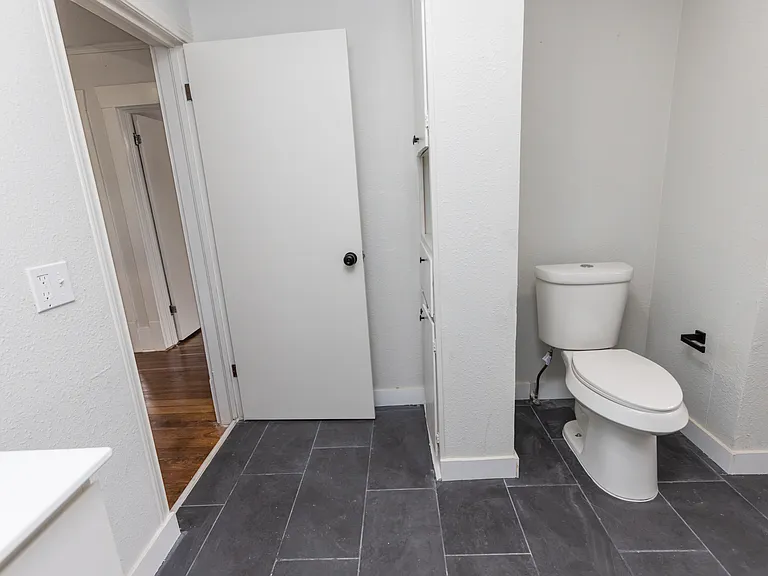 1025 W Walker St — Photo 28
