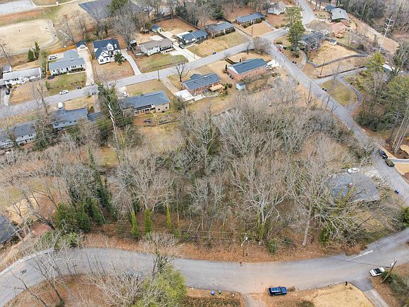 3rd image of 218 Arbutus Trl