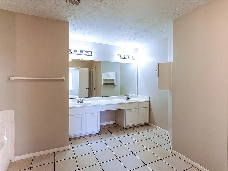2103 Charlton House Ln — Photo 17