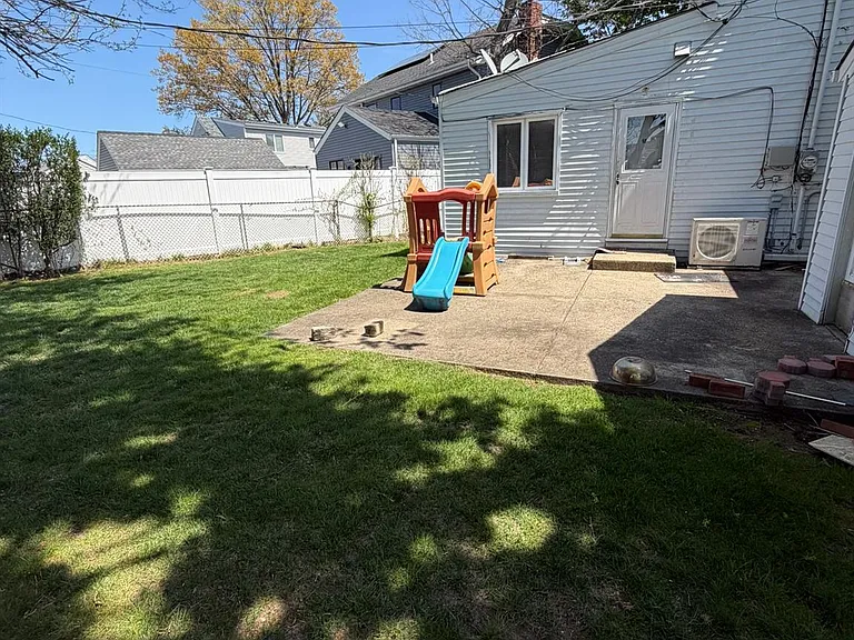 42 Rhodes Dr #HOUSE — Photo 17
