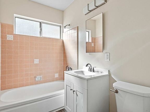 2nd image of 530 E Harvard Rd APT D