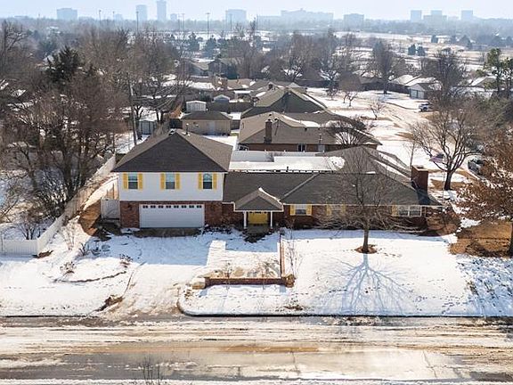 3rd image of 3247 Elmwood Ave