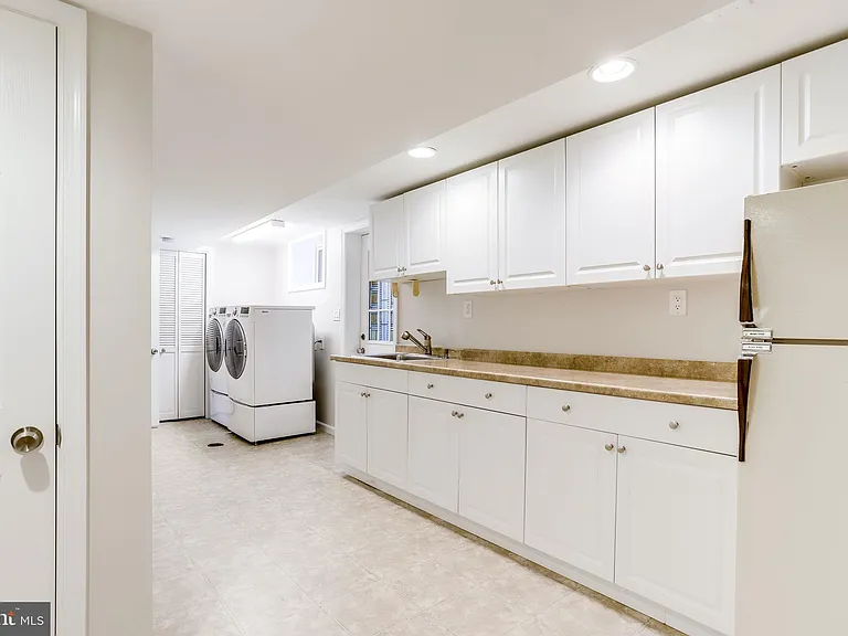 4894 Williamsburg Blvd — Photo 40