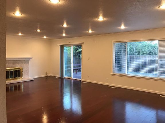 2nd image of 5549 Glenoak Ct