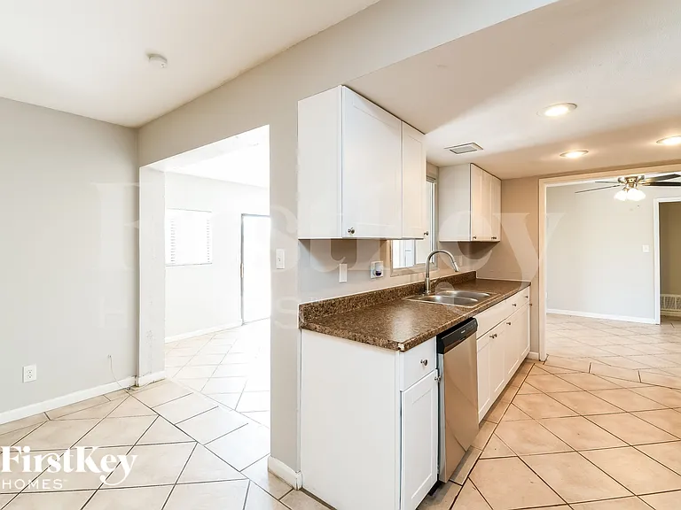 3238 S Evergreen Rd — Photo 7