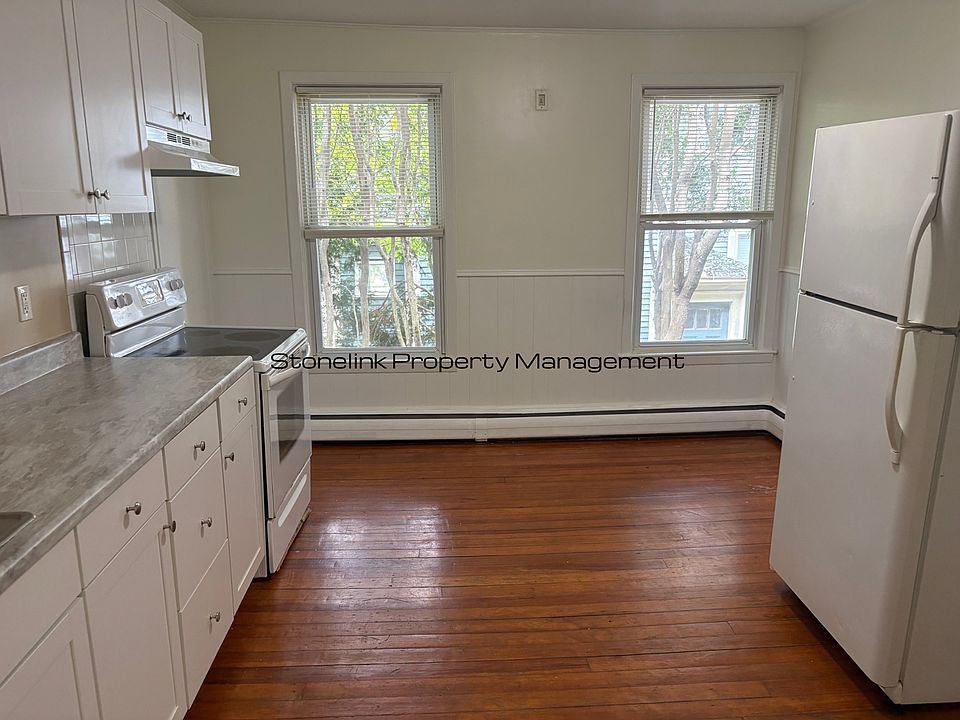 1st image of 247 Blackstone St APT 4