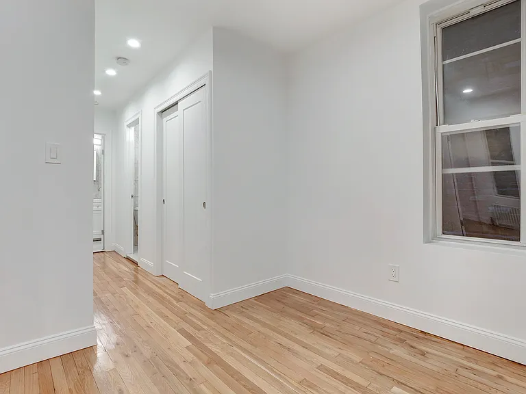 323 W 47th St #2B — Photo 6