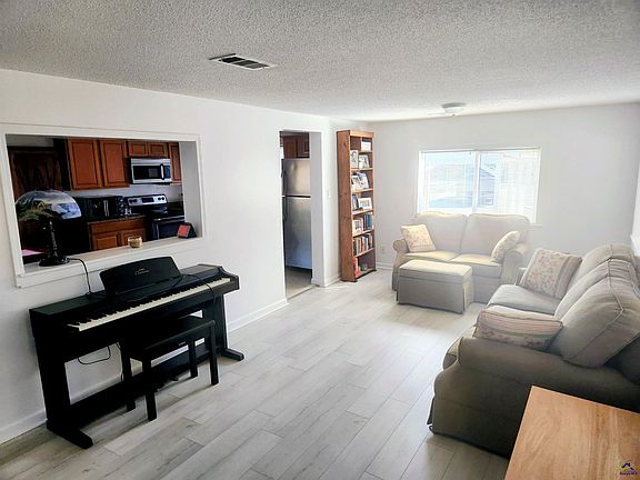 4th image of 212 Little Farm Ln