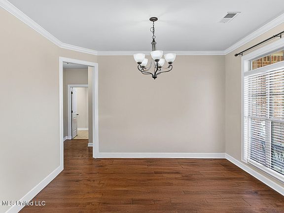 4th image of 1052 Aquila Cir N
