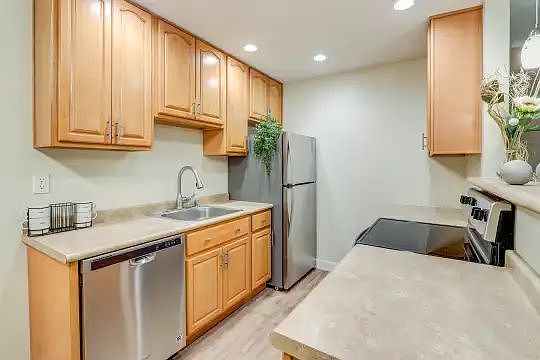 2nd image of 1238 Goldsborough Ln #4