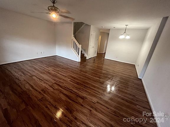 4th image of 3250 Summercroft Ln